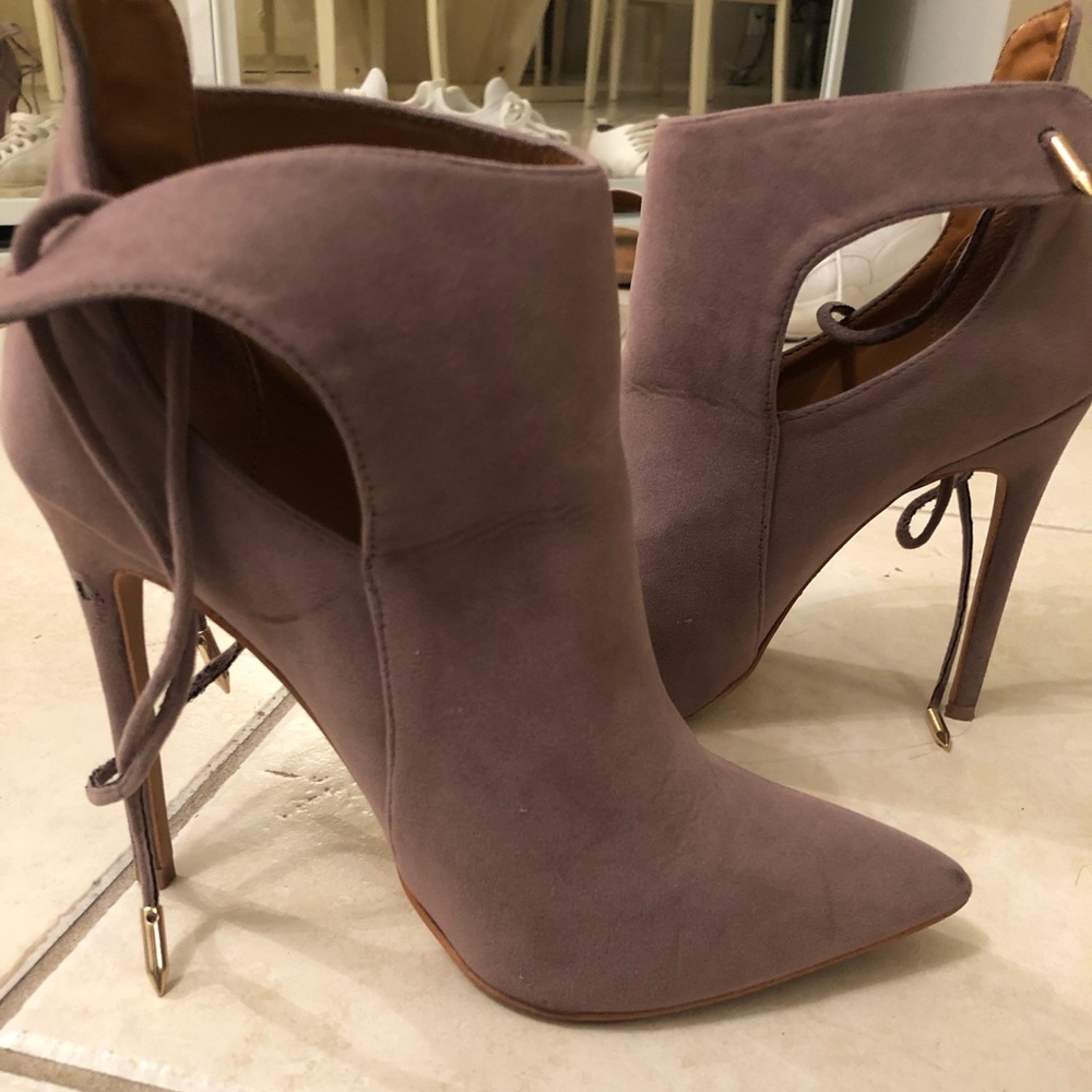 Heel booties